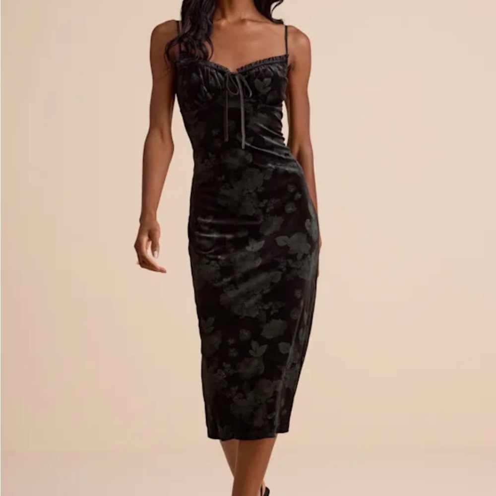 Lulu's Elegant Black Floral Midi Dress